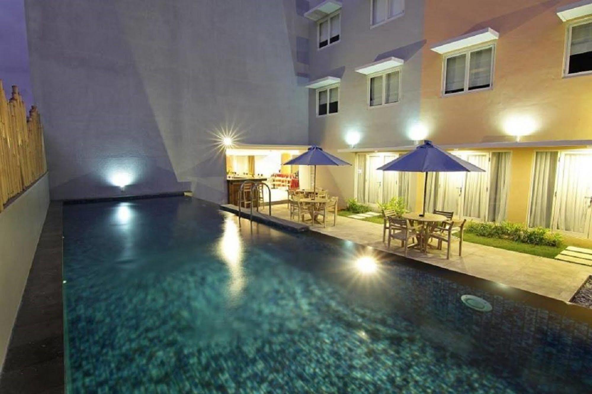 Santosa City Hotel Denpasar Exterior foto