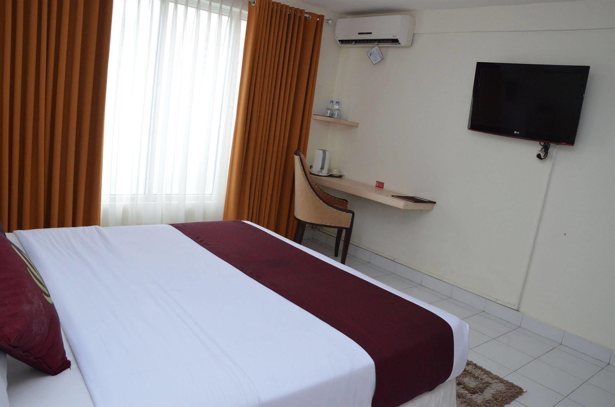 Santosa City Hotel Denpasar Exterior foto