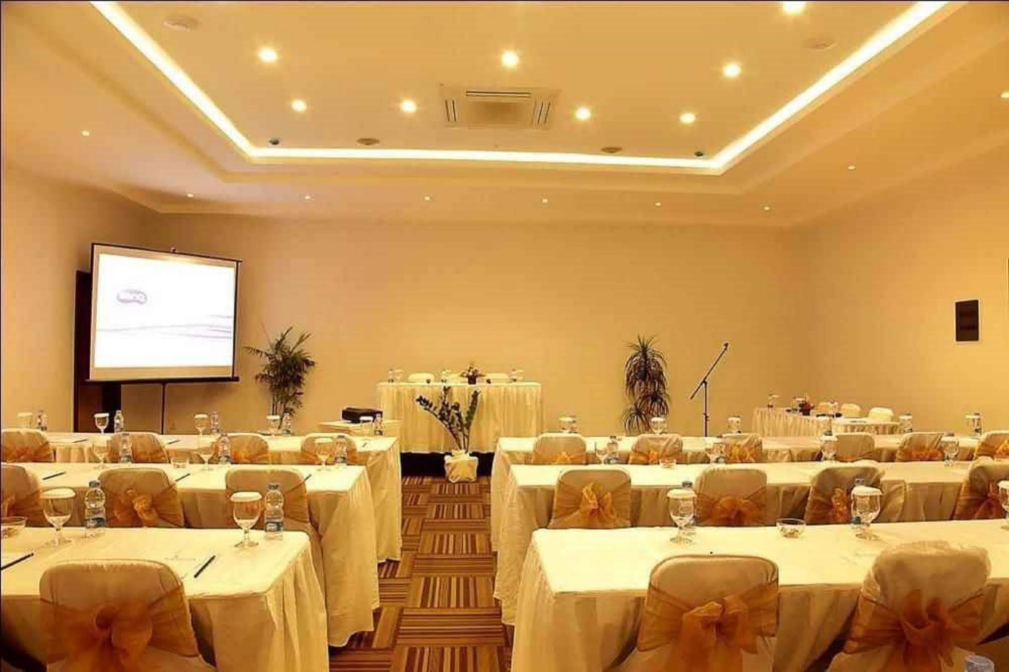 Santosa City Hotel Denpasar Exterior foto